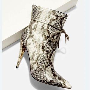 Khaliyah Drawstring Bootie Grey Snake Print Lace up Tie Up Size 10